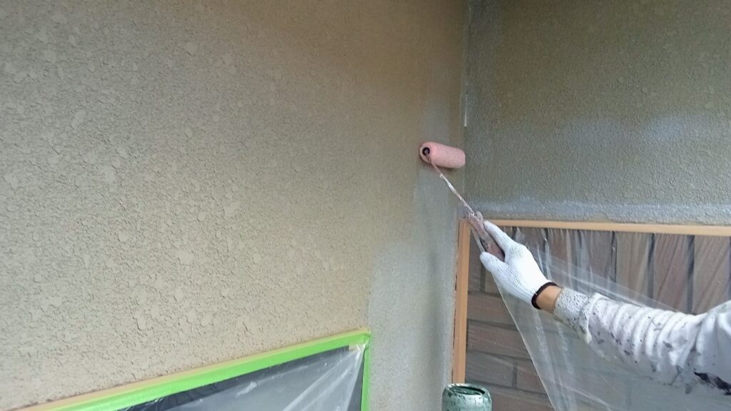茨木市 外壁塗装  南春日カチオンシーラー塗布