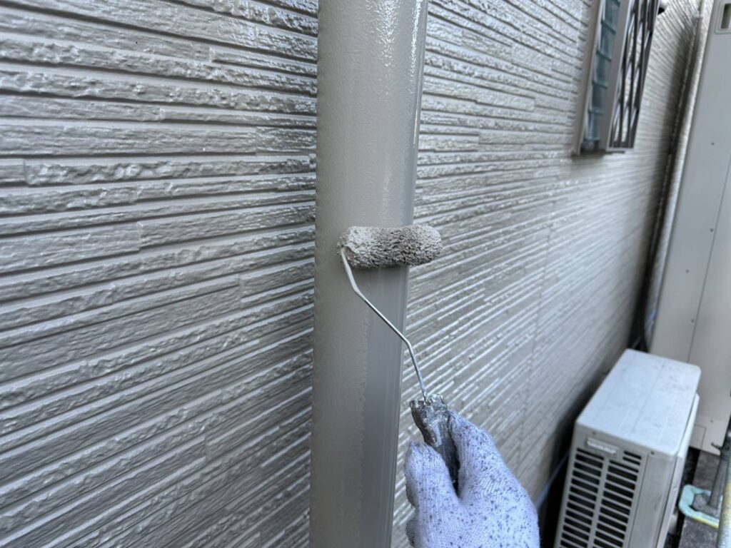 茨木市外壁塗装　雨樋の塗装です