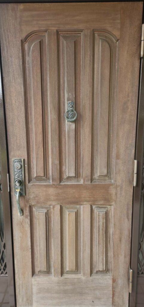 枚方市外壁塗装　木部ドア塗装