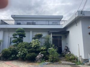 茨木市　ひび割れ　屋上の雨漏れ