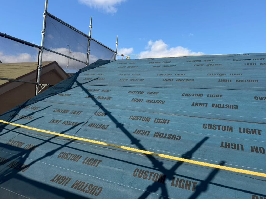 茨木市  屋根 ルーフィング貼り施工中