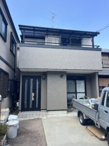 ベランダ土間　外壁隙間より雨漏りの為塗装ご依頼