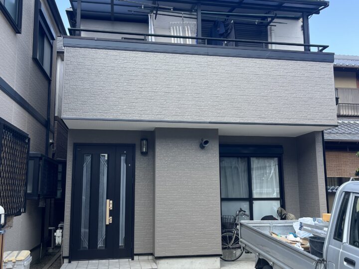 ベランダ土間　外壁隙間より雨漏りの為塗装ご依頼