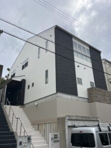 ひび割れ　劣化で塗装工事をしました