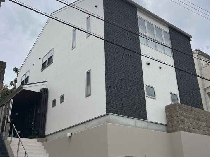 ひび割れ　劣化で塗装工事をしました